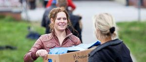 Anpacken. Die Initiative „Hellersdorf hilft“ hat sich für einen freundlichen Empfang der Asylbewerber eingesetzt.
