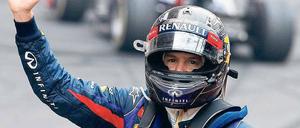 Gruß an die Hinterherfahrer. Beim Rennen in Indien ließ Vettel der Konkurrenz schon zum zehnten Mal in diesem Jahr keine Chance. Und die Chancen stehen gut, dass er auch in der kommenden Saison allen davonfährt. Foto: dpa