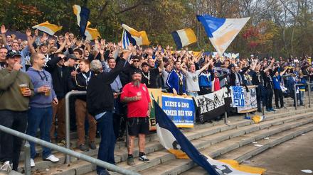 Selbst altgediente FCC-Fans lagen sich in den Armen und unterdrückten notdürftig heiße Tränen der Freude.