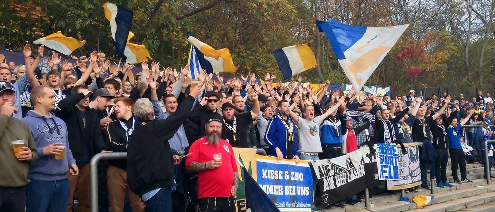 Selbst altgediente FCC-Fans lagen sich in den Armen und unterdrückten notdürftig heiße Tränen der Freude.