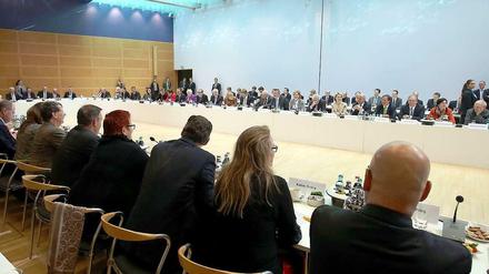 Das wird nicht nur eine Große, sondern eine sehr Große Koalition: Vertreter von Union und SPD beim Auftakt der Koalitionsgespräche. 