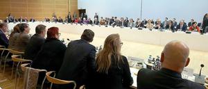 Das wird nicht nur eine Große, sondern eine sehr Große Koalition: Vertreter von Union und SPD beim Auftakt der Koalitionsgespräche. 