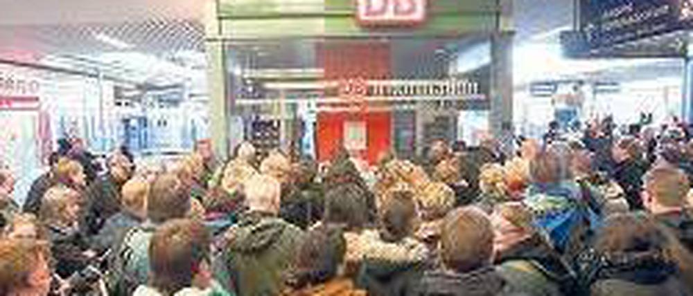Chaos im Bahnhof Altona. 