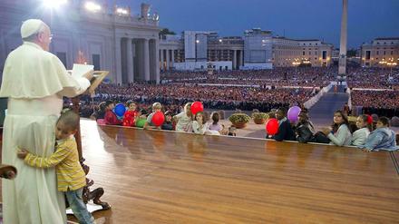 Der kleine Junge und der Papst.