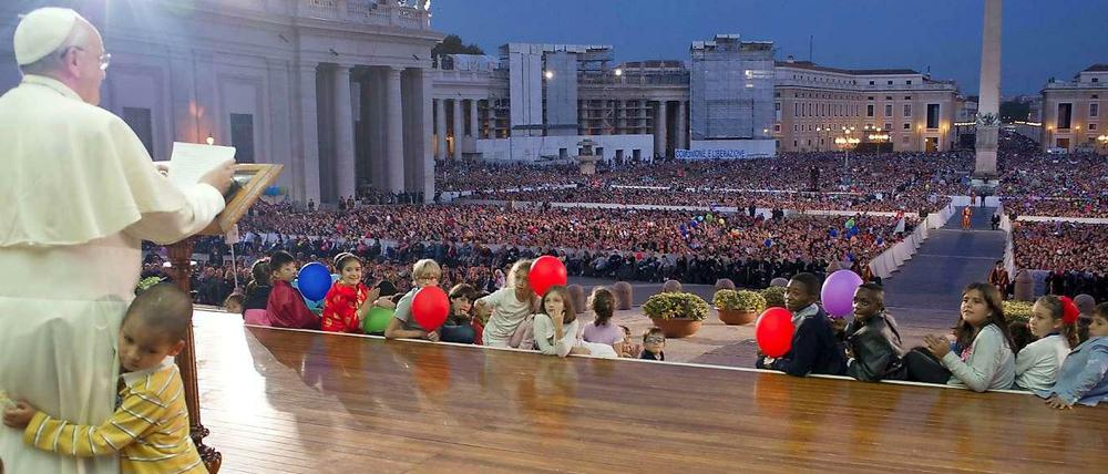 Der kleine Junge und der Papst.