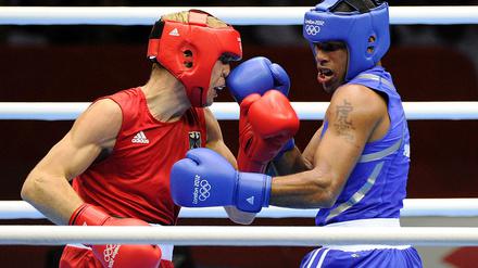 Wie bei Olympia wurde vorher bei der WM immer mit Kopfschutz geboxt. Erst in Almaty war das bei der WM nicht mehr der Fall. 