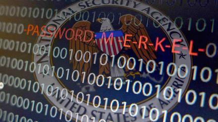 Abhör-Demonstration. Auf einem Bildschirm, auf dem das Logo des US-Geheimdiensts NSA zu sehen ist, wird eine Ausspähung des Merkel-Handys simuliert.