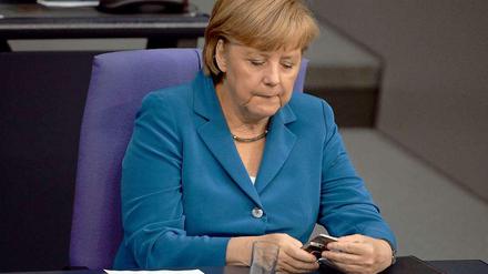 Abhören mit Folgen: Der US-Senat kündigte nun an die Abhör-Vorwürfe gegen die NSA umfangreich zu überprüfen. Im Fokus dabei steht auch die Bespitzelung von Angela Merkels Handy.