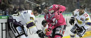 Einer aus der Erfolgsreihe. Mulock (in rosa) im Spiel gegen Krefeld.