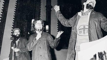 Protestantisches Milieu 1: Blues-Messe in der Samariterkirche 1985, fotografiert von Harald Hauswald.