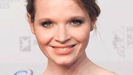 Karoline Herfurth, 29, ist gebürtige Berlinerin. Sie spielte in „Das Parfum“, „Wir sind die Nacht“ und „Zettl“ mit. Am Donnerstag startet die Kinokomödie „Fack ju, Göthe“, in dem sie eine Lehrerin mimt. Foto: p-a/dpa