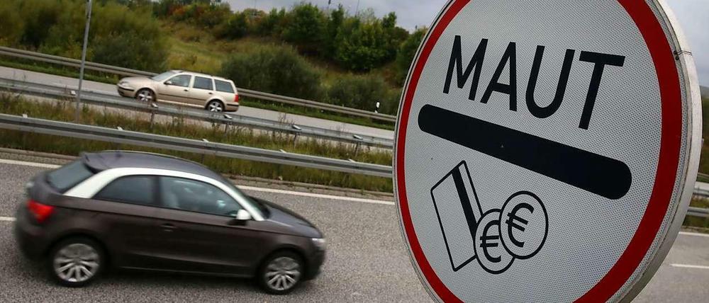 Die Pkw-Maut nach Lesart der CSU beschäftigt die EU-Kommission.