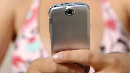 Unter "Sexting" versteht man das Verschicken freizügiger Fotos über das Handy.