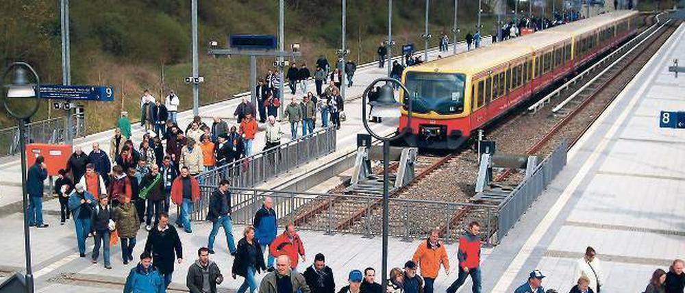 Nächster Halt: Hertha BSC. Heute werden wieder 30 000 Menschen den S-Bahnhof Olympiastadion stürmen – vor dem Spiel und danach noch einmal.