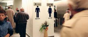 Lassen Sie mich durch, ich muss mal. Der Hauptbahnhof hat nur eine einzige Toilettenanlage. 