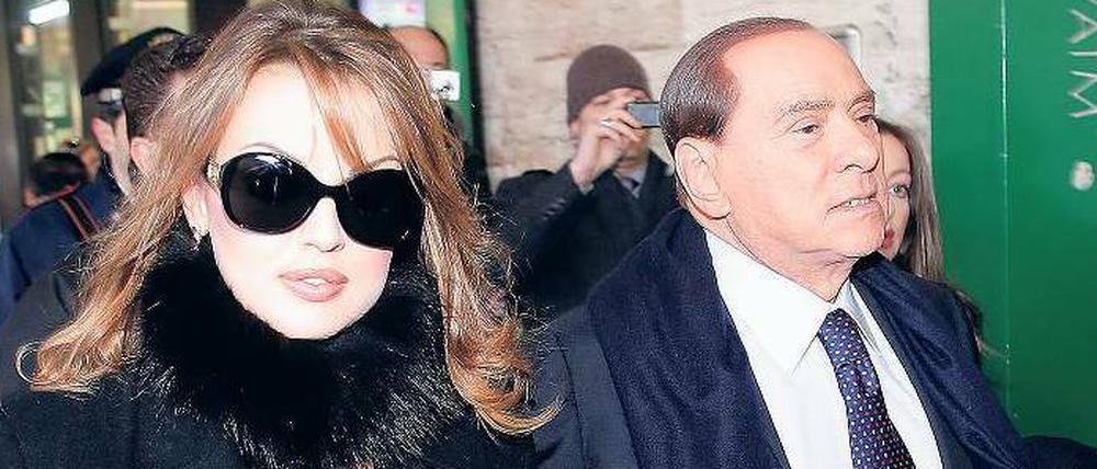 Francesca Pascale und Silvio Berlusconi bei einem öffentlichen Auftritt