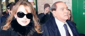 Francesca Pascale und Silvio Berlusconi bei einem öffentlichen Auftritt