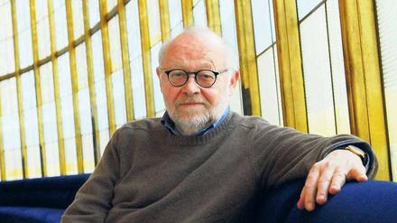Intendant Jürgen Flimm im Foyer des Schillertheaters.