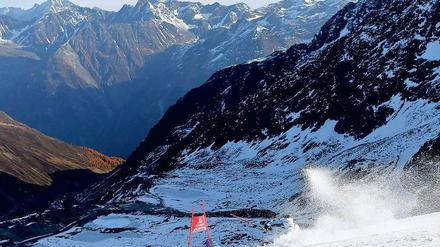 Schützt das Winterwunderland! Die Wintersportverbände fürchten um ihr Geschäft, wenn ihnen der Fußball in die Quere kommt. Foto: Reuters