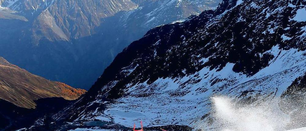 Schützt das Winterwunderland! Die Wintersportverbände fürchten um ihr Geschäft, wenn ihnen der Fußball in die Quere kommt. Foto: Reuters
