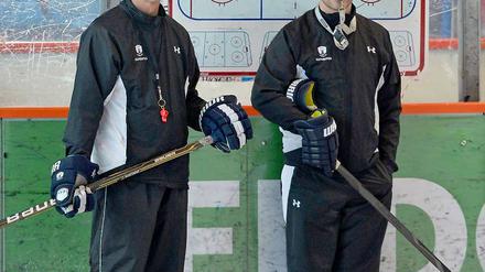 An der Taktiktafel. Vince Malette (l.) mit Cheftrainer Jeff Tomlinson.