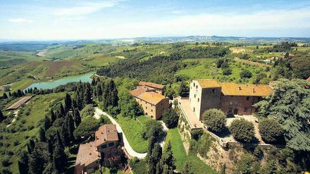 Alles am schönsten Platz. Castelfalfi präsentiert sich im Herzen der Toskana. Nur rund 60 Kilometer sind es bis nach Florenz oder Siena.