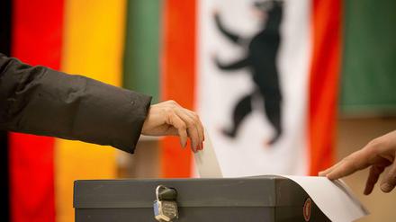 Nach dem gescheiterten Energie-Volksentscheid könnten die Berliner schon bald erneut an die Urnen gerufen werden.