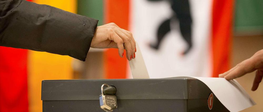 Nach dem gescheiterten Energie-Volksentscheid könnten die Berliner schon bald erneut an die Urnen gerufen werden.