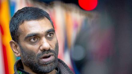 Greenpeace-Chef Kumi Naidoo berichtete am Rande des Seegerichtsverfahrens von den harten Haftbedingungen, die die "Arctic 30" in Murmansk zu ertragen haben. 