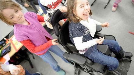 Gemeinsam nach vorn. Wie hier im nordrhein-westfälischen Neuss sollen auch an Berliner Schulen Behinderte und Nicht-Behinderte zukünftig mehr gemeinsam lernen.