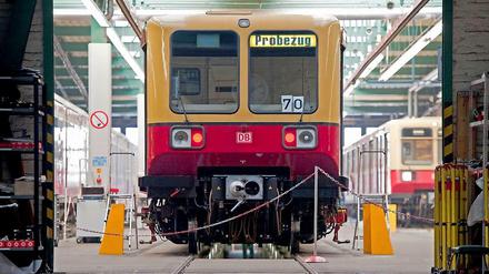 Probezeit ist längst vorbei. Die S-Bahn-Züge, die während der Wendezeit gebaut wurden, müssen noch jahrelang durchhalten.