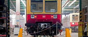 Probezeit ist längst vorbei. Die S-Bahn-Züge, die während der Wendezeit gebaut wurden, müssen noch jahrelang durchhalten.