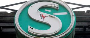 Ach, Berlin - du und deine S-Bahn. Früher verachtet, zumindest im Westen, oft verflucht, oft geliebt und zu 100 % Berlin - wie hier am Ostkreuz. Eine Zeitreise in Bildern.