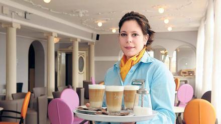 Wie sich die Zeiten ändern. Latte Macchiato statt Hagebuttentee in der Herberge.