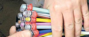 Kabelsalat. Der Datenstrom innerhalb des Schengen-Raumes soll sicherer werden. Die technischen Möglichkeiten hierfür bestehen, argumentiert die deutsche IT-Branche. 