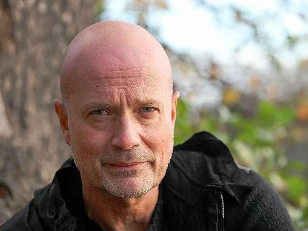 Sanft und eindringlich zugleich. Christian Berkel, 56, beim Interview für den Zehlendorf Blog am Schlachtensee.