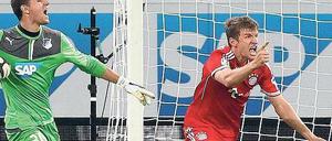Wer sonst? Der gewohnt emsige und siegeshungrige Nationalspieler Thomas Müller (rechts) erzielte gegen in Hoffenheim den späten Siegtreffer für die Bayern.