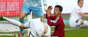 Niederlage trotz Überzahl: Nürnbergs Hiroshi Kiyotake kann es kaum glauben, doch die Nürnberger unterlagen dem SC Freiburg mit einem Mann mehr auf dem Platz 0:3.