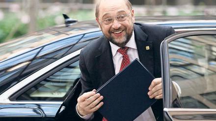 Siegerlächeln? Martin Schulz, hier beim Gipfel des Europäischen Rats, ist seit Mittwoch Spitzenkandidat von Europas Sozialdemokraten. Foto: Julien Warnand/dpa