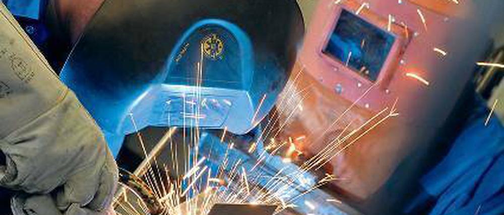 Feinarbeit. Die Ausbildung dauert zwei Jahre. Foto: Waltraud Grubitzsch