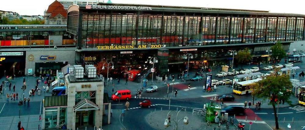 Der Hardenbergplatz. Ein ziemliches Durcheinander vor dem Bahnhof Zoo.