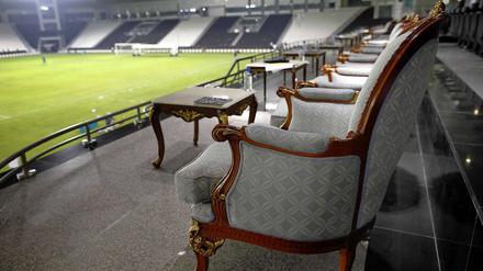 Leere Geschichte. Die Ehrentribüne im Stadion von Doha.