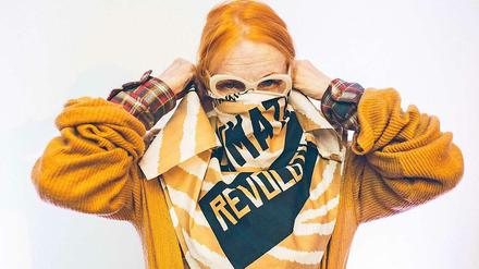 Hände hoch und Plastik! Vivienne Westwood hat etwas gegen Plastiktüten und mag gutes Klima.