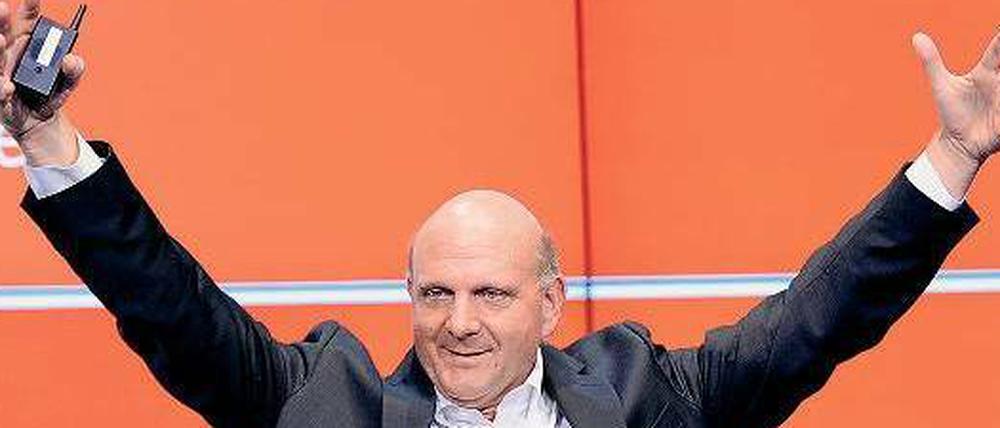Sooo riesig können Ideen sein, gestikuliert Microsoft-Chef Ballmer.