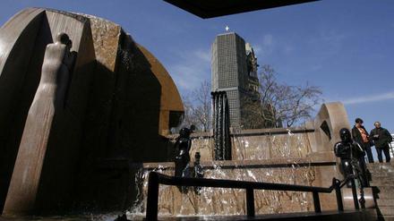 Wird er trockengelegt? Der Wasserklops auf dem Breitscheidplatz.