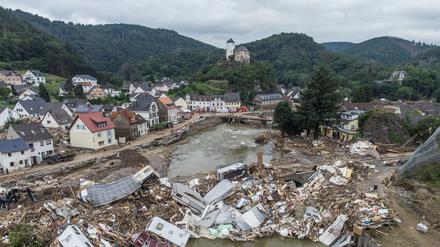 Zahlreiche Häuser in Altenahr südwestlich von Bonn wurden durch die Flutwelle komplett zerstört oder stark beschädigt, es gab zahlreiche Todesopfer. 