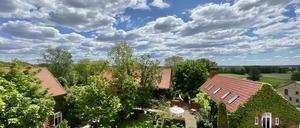 Das kleine Dorf Netzeband ist von Wiesen und Wäldern umgeben