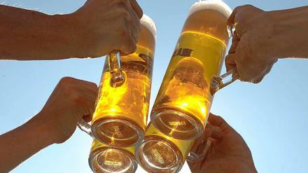 Ein Glas Bier statt ein Besuch beim Psychotherapeuten? Für diese These erntete GBA-Chef Josef Hecken heftige Kritik.