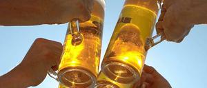 Ein Glas Bier statt ein Besuch beim Psychotherapeuten? Für diese These erntete GBA-Chef Josef Hecken heftige Kritik.