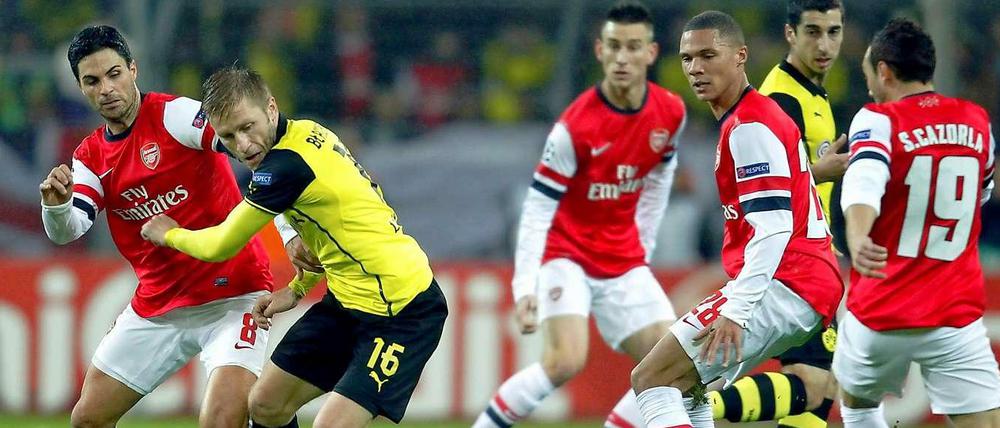 Eingekesselt. Über 90 hatten die Dortmunder (Szene mit Jakub Blaszczykowski) große Mühe mit ihrem Gegner. Überhaupt blieben beide Teams spielerisch einiges schuldig. 